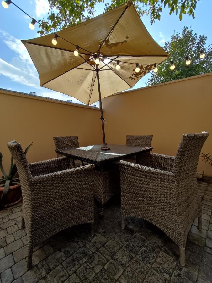 Hotelise I Tulip Apartment Yerevan Bagian luar foto