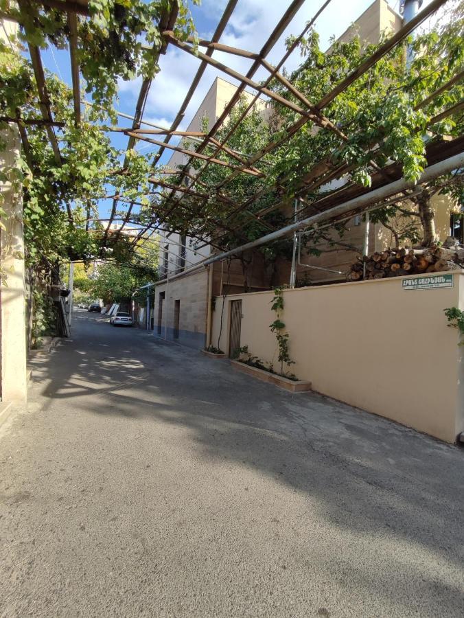 Hotelise I Tulip Apartment Yerevan Bagian luar foto